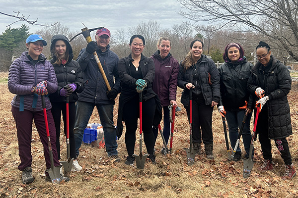 MDS volunteers at Broadmoor Sanctuary